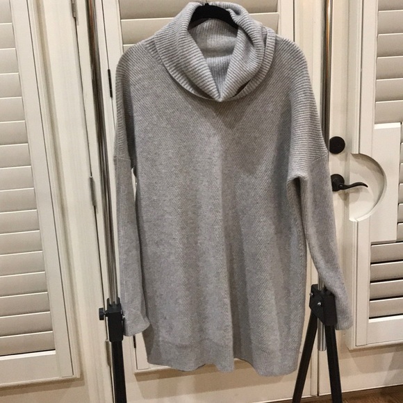 Vince Sweaters - Vince wool and cashmere turtle neck size large